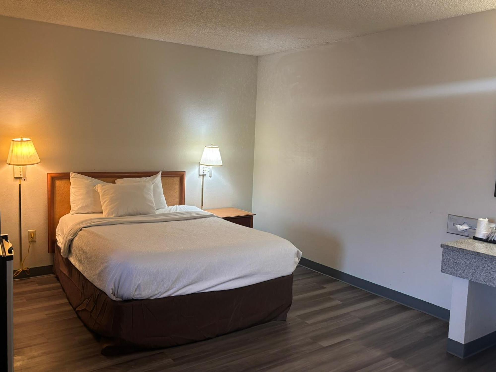 Skyway Inn - Seatac Exterior photo