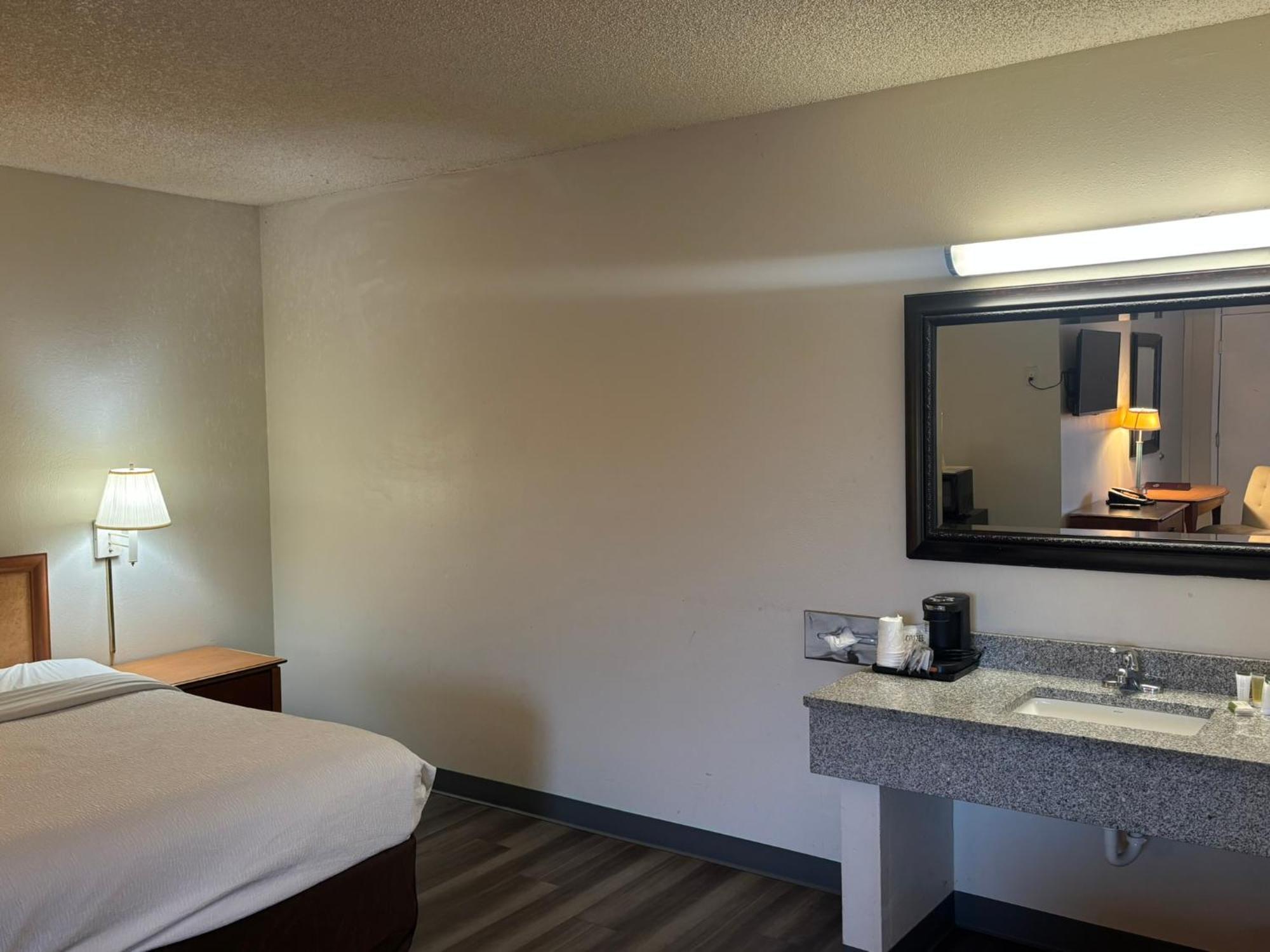 Skyway Inn - Seatac Exterior photo